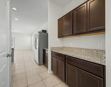41917 W Manderas Lane - Photo Thumbnail 16