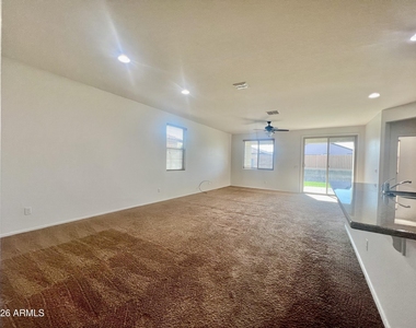 9437 W Jones Avenue - Photo Thumbnail 11