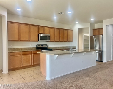 9437 W Jones Avenue - Photo Thumbnail 15