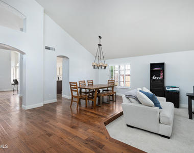 1660 W Honeysuckle Lane - Photo Thumbnail 11