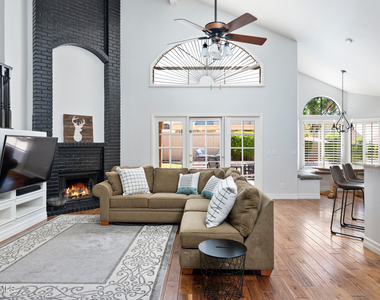 1660 W Honeysuckle Lane - Photo Thumbnail 4