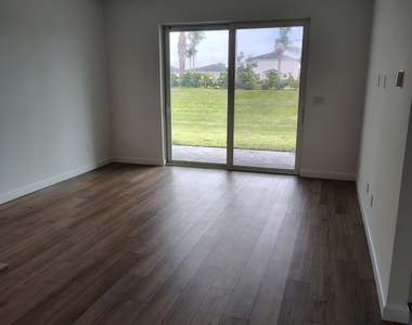 3712 Spanish Cedar Place W - Photo Thumbnail 6