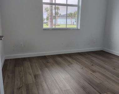 3712 Spanish Cedar Place W - Photo Thumbnail 7