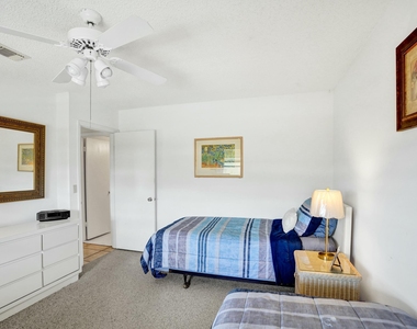 19 Stratford Drive E - Photo Thumbnail 25