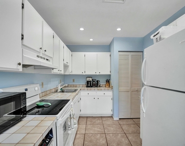19 Stratford Drive E - Photo Thumbnail 5