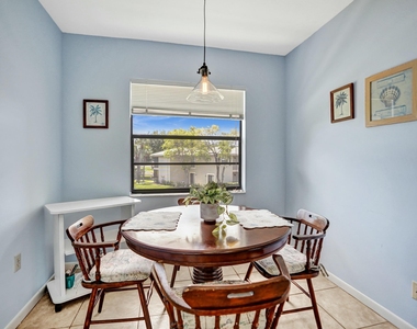 19 Stratford Drive E - Photo Thumbnail 6