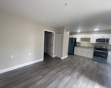 4393 Windsor Avenue - Photo Thumbnail 11
