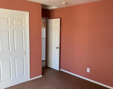 4015 N Montezuma Drive - Photo Thumbnail 5
