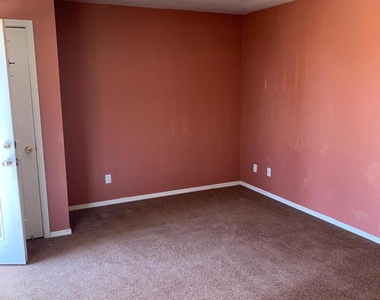 4015 N Montezuma Drive - Photo Thumbnail 3