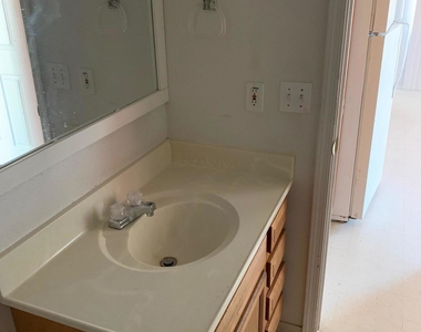 4015 N Montezuma Drive - Photo Thumbnail 7
