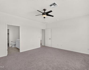 2097 E Grazing Meadow Lane - Photo Thumbnail 10