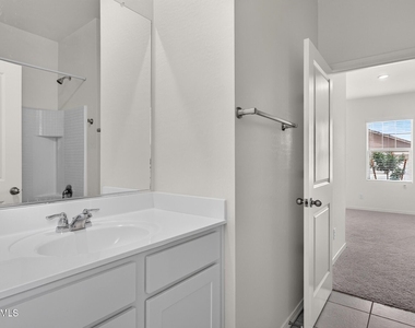 2097 E Grazing Meadow Lane - Photo Thumbnail 14