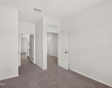 2097 E Grazing Meadow Lane - Photo Thumbnail 12
