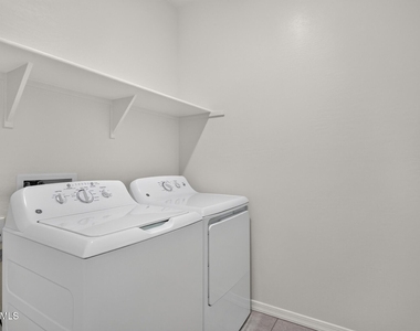 2097 E Grazing Meadow Lane - Photo Thumbnail 17