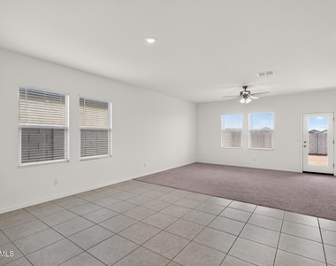 2097 E Grazing Meadow Lane - Photo Thumbnail 6