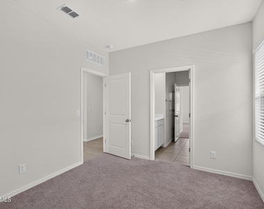 2097 E Grazing Meadow Lane - Photo Thumbnail 13