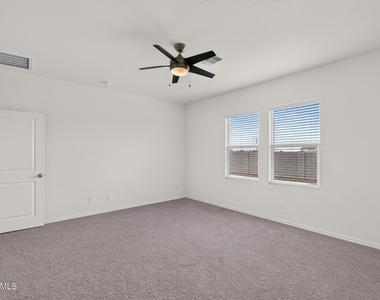 2097 E Grazing Meadow Lane - Photo Thumbnail 9