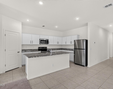 2097 E Grazing Meadow Lane - Photo Thumbnail 3