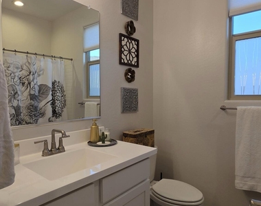 21668 N Belt Drive - Photo Thumbnail 4
