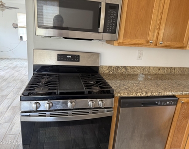2646 W Morten Avenue - Photo Thumbnail 16