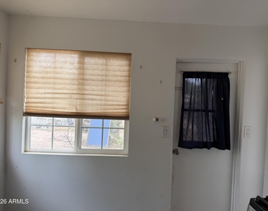 2646 W Morten Avenue - Photo Thumbnail 6