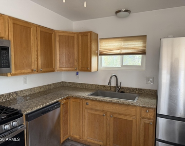 2646 W Morten Avenue - Photo Thumbnail 14
