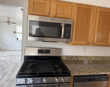 2646 W Morten Avenue - Photo Thumbnail 17