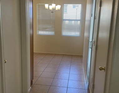 1886 E Don Carlos Avenue - Photo Thumbnail 4