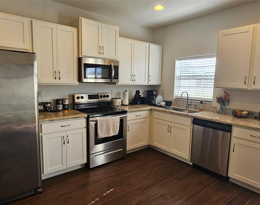 1129 Nw 41st Lane - Photo Thumbnail 3
