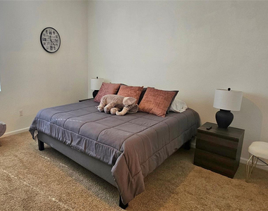 1129 Nw 41st Lane - Photo Thumbnail 9