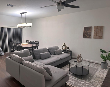 1129 Nw 41st Lane - Photo Thumbnail 5