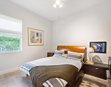 8152 Butler Greenwood Drive - Photo Thumbnail 18