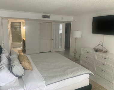 6039 Collins Avenue - Photo Thumbnail 3