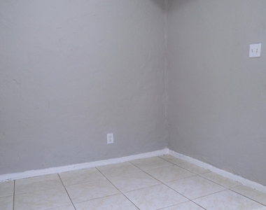 1104 22nd Street - Photo Thumbnail 13