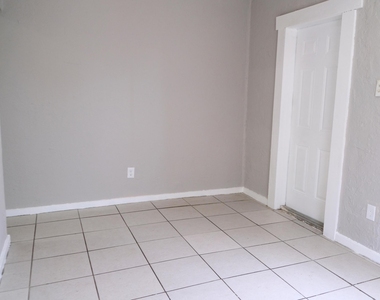 1104 22nd Street - Photo Thumbnail 1