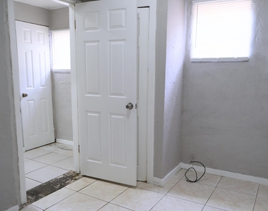 1104 22nd Street - Photo Thumbnail 9