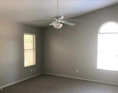 150 S Cobblestone Drive - Photo Thumbnail 5
