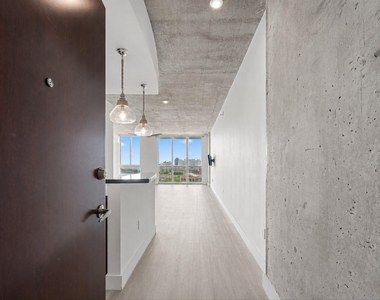 300 S Australian Avenue - Photo Thumbnail 1