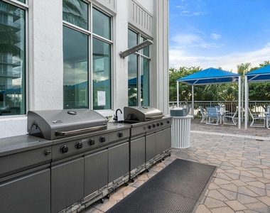 300 S Australian Avenue - Photo Thumbnail 27