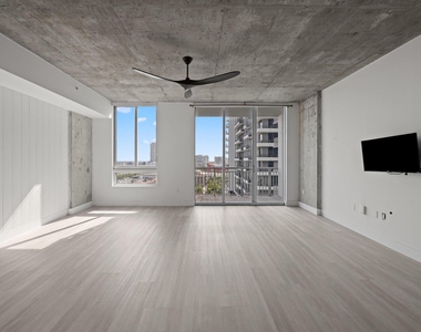 300 S Australian Avenue - Photo Thumbnail 6