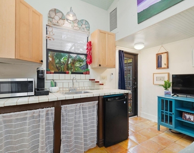 728 Palm Street - Photo Thumbnail 3