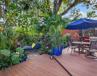 728 Palm Street - Photo Thumbnail 7