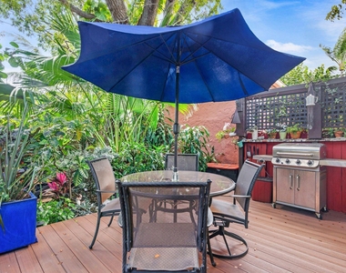 728 Palm Street - Photo Thumbnail 11