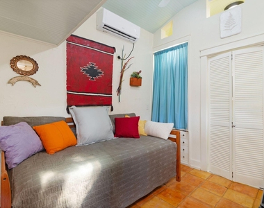 728 Palm Street - Photo Thumbnail 5