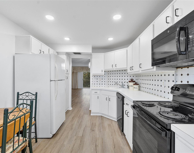 9101 W Sample Road - Photo Thumbnail 12