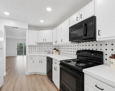 9101 W Sample Road - Photo Thumbnail 10