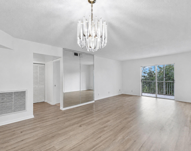 9101 W Sample Road - Photo Thumbnail 7