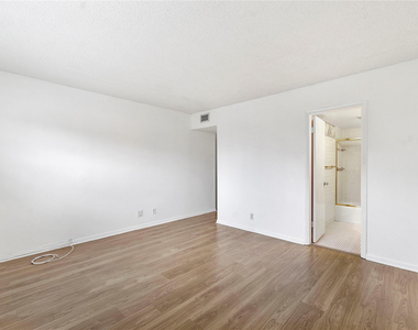 9101 W Sample Road - Photo Thumbnail 17