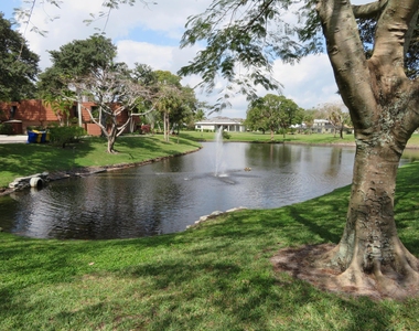 1480 Masters Circle - Photo Thumbnail 23