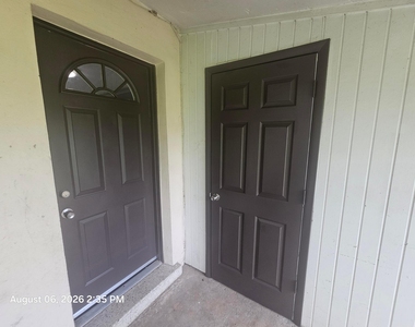 2572 Seneca Avenue - Photo Thumbnail 13